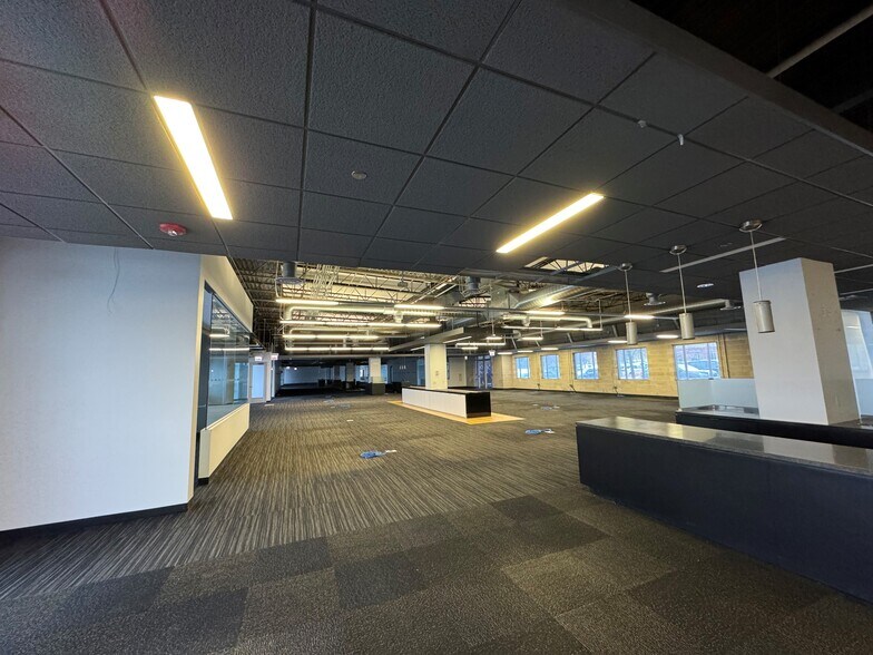 More Photos Of 4222-4248 Meridian Pky, Aurora Unknown For Lease