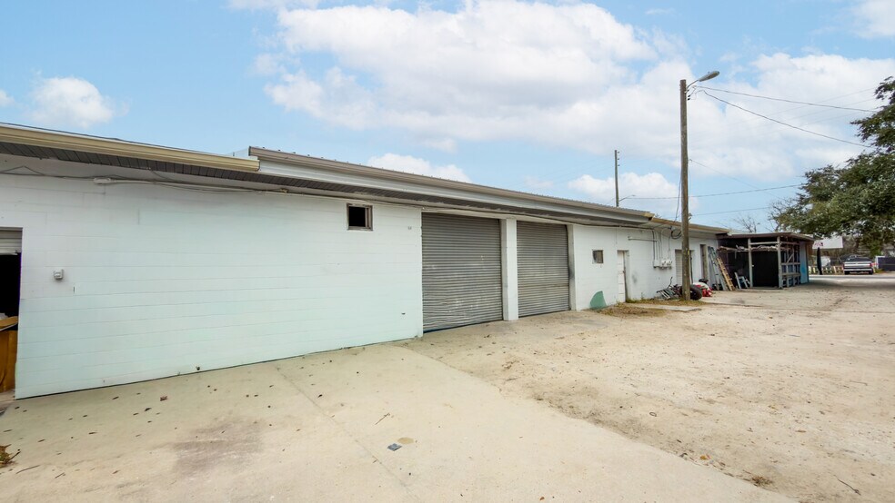 More Photos Of 2604 NE 19th Dr, Gainesville Manufacturing For Sale