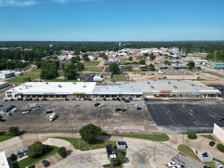 More Photos Of 102-110 Midtown Dr, Kilgore General Retail For Lease