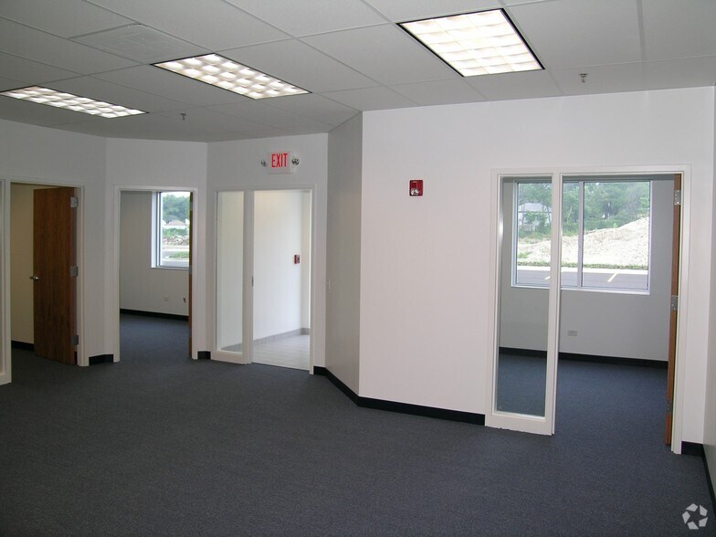 More Photos Of 340 Marshall Ave, Aurora Warehouse For Sale