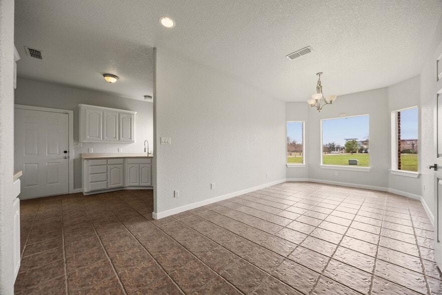 More Photos Of 401 Center Court Dr, Bridgeport Medical For Lease