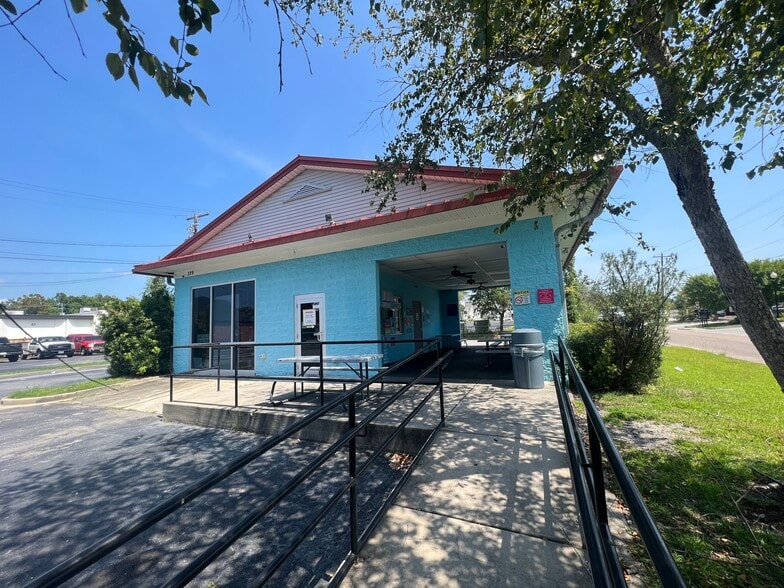 More Photos Of 329 E 5th North St, Summerville Freestanding For Sale