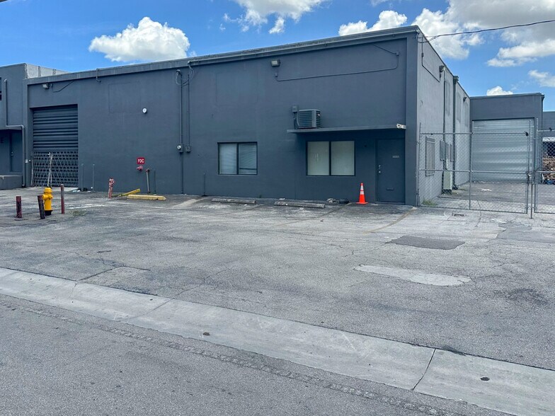 Primary Photo Of 494-498 W 20th St, Hialeah Warehouse For Lease