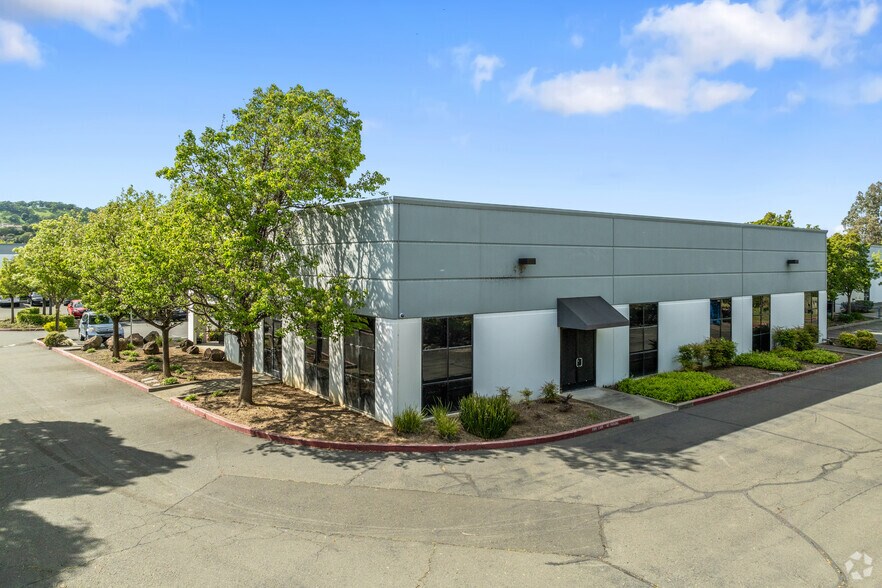 More Photos Of 435 Executive Court North, Fairfield Light Distribution For Sale