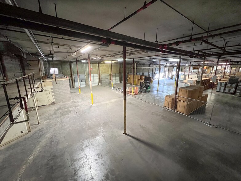 More Photos Of 3000 E Houston St, San Antonio Unknown For Lease