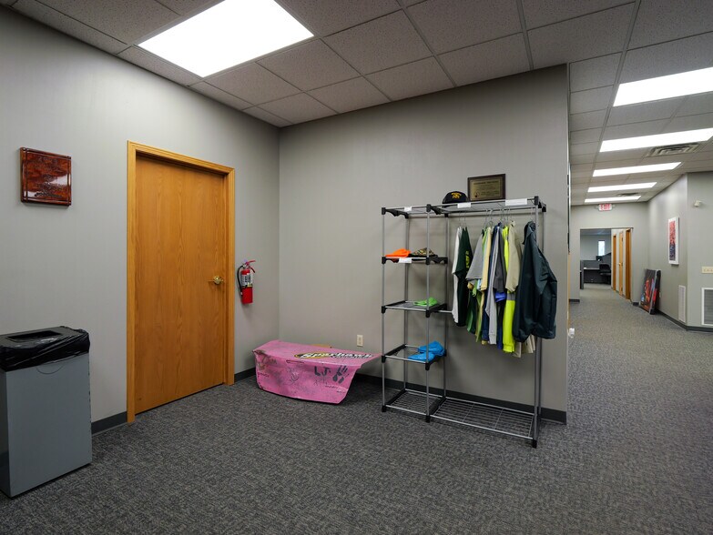 More Photos Of 2321 W Grand Ave, Wisconsin Rapids Office For Sale