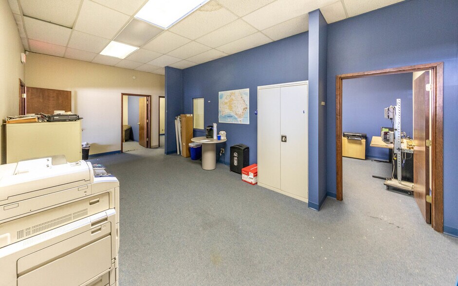 More Photos Of 4615-4617 50th St, Lubbock Freestanding For Sale