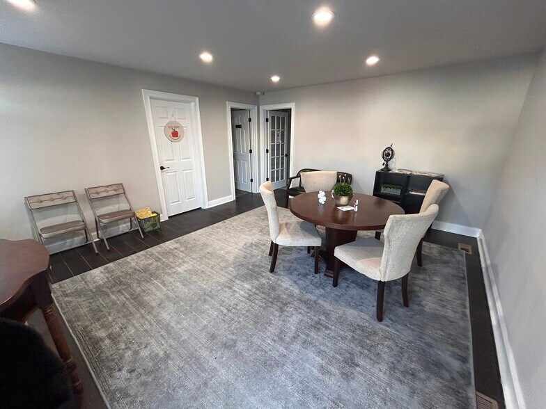 More Photos Of 513 N Black Horse Pike, Runnemede Medical For Lease