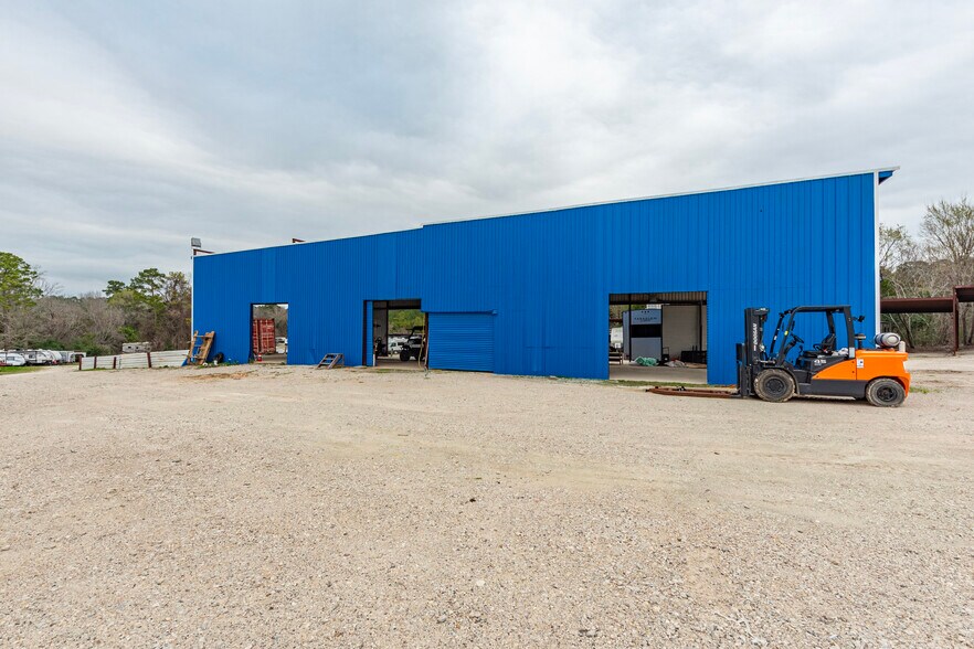 More Photos Of 11400 Thousand Trl, Willis Trailer Camper Park For Sale