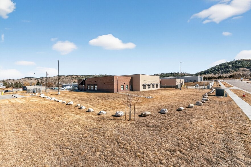 More Photos Of 1516 Fountain Plaza Dr, Rapid City Office For Sale