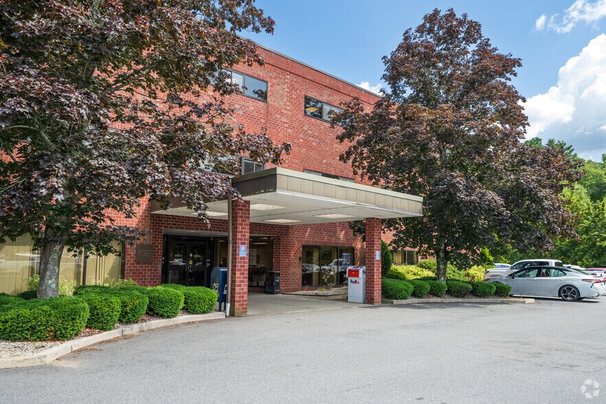 More Photos Of 511 W Grove St, Middleborough Medical For Sale
