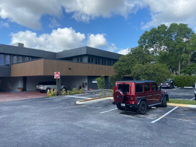 More Photos Of 4121-4141 NW 5th St, Plantation Medical For Sale