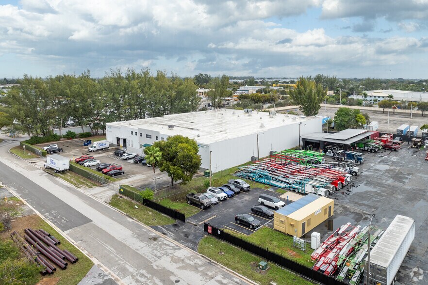 More Photos Of 2800 NW 125th St, Miami Warehouse For Lease