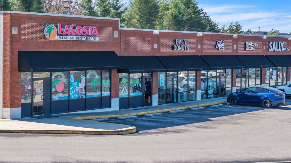 More Photos Of 2500 N Main St, Crossville Unknown For Lease