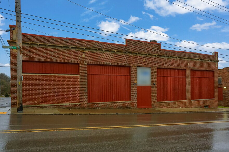More Photos Of 468 E Washington St, New Castle Manufacturing For Lease