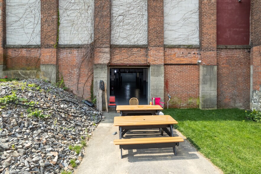 More Photos Of 56 Sterling St, Clinton Manufacturing For Lease