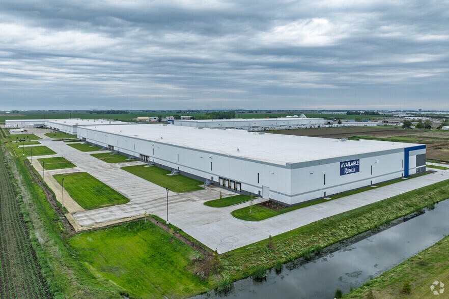 More Photos Of 8730 Northwest Blvd, Davenport Industrial For Lease