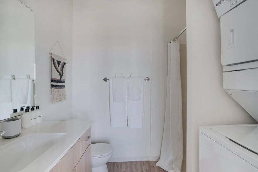 More Photos Of 3046 17th Ave W, Seattle Apartments For Lease