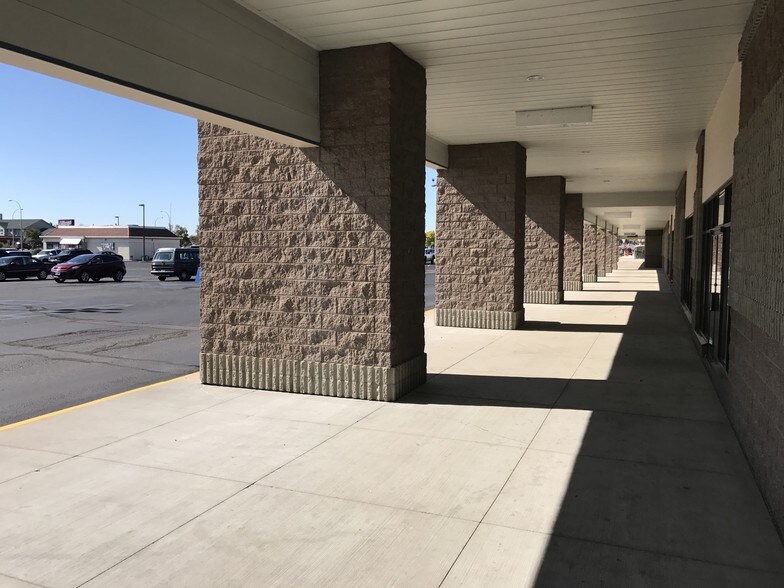 More Photos Of 3000 Highway 10 E, Moorhead Supermarket For Lease