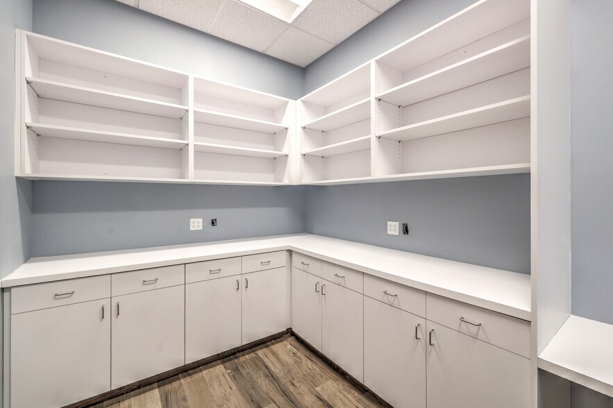 More Photos Of 2943-3073 W Craig Rd, North Las Vegas Unknown For Lease