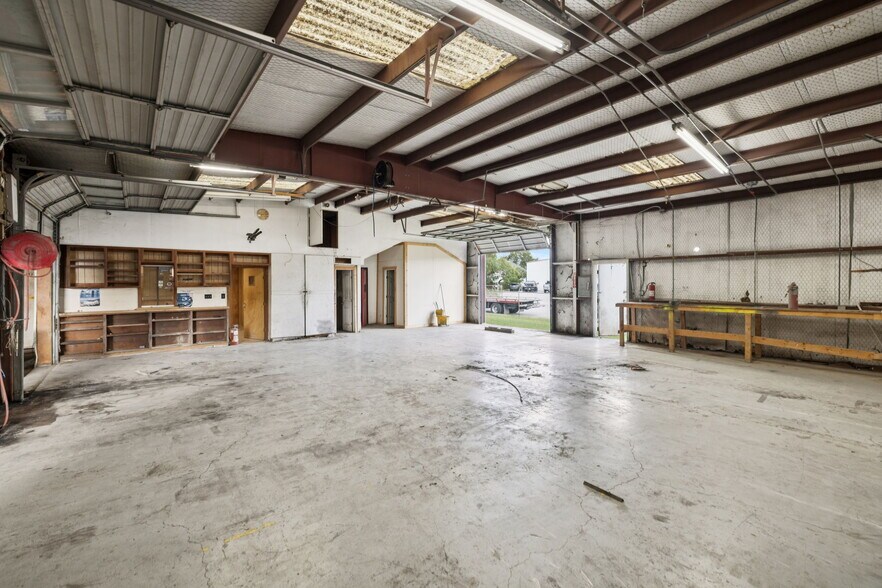More Photos Of 100 Pecan Dr, Schertz Service For Lease