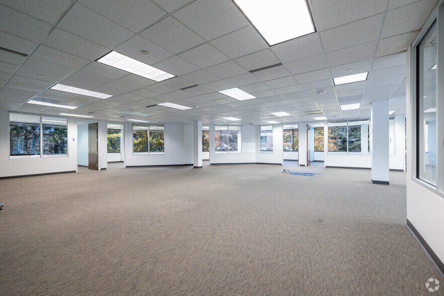 More Photos Of 2820 Waterford Lake Dr, Midlothian Office For Lease