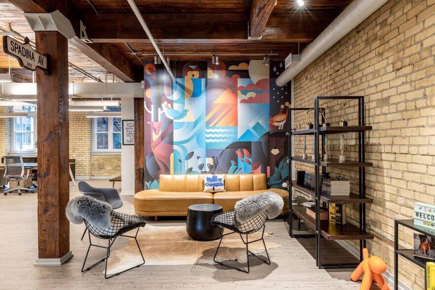 More Photos Of 18 Gloucester Ln, Toronto Office Residential For Sale