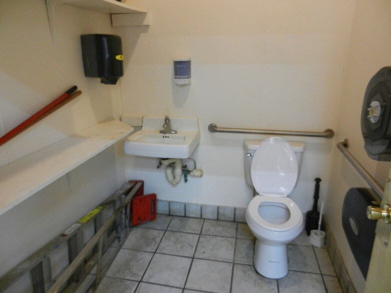 More Photos Of 1290 Gray Hwy, Macon-Bibb Service Station For Sale