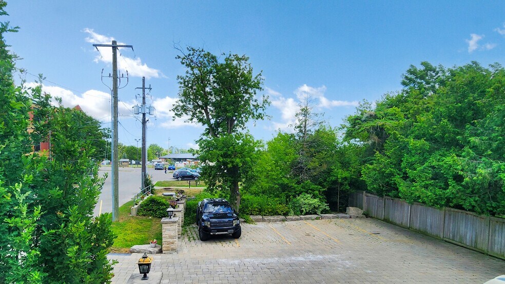 More Photos Of 42 Somerville St, Whitchurch-Stouffville Specialty For Sale