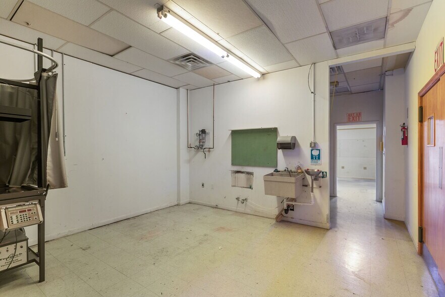 More Photos Of 13963 Timber Way, Timberville Office For Lease