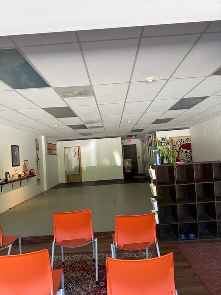 More Photos Of 316 Boston Post Rd, Waterford Storefront For Lease