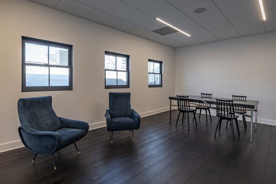 More Photos Of 346 S La Brea Ave, Los Angeles General Retail For Lease