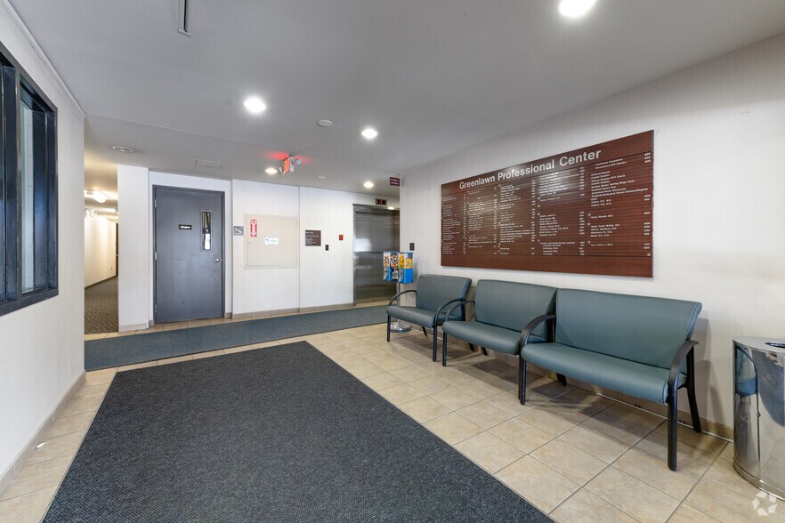 More Photos Of 405 Greenlawn Ave, Lansing Medical For Lease
