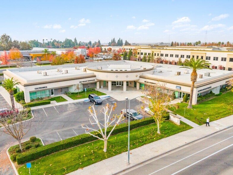 More Photos Of 7475 N Palm Ave, Fresno Office For Lease