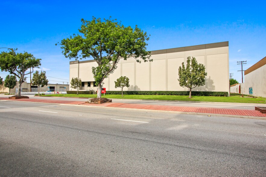 More Photos Of 13553-13563 Alondra Blvd, Santa Fe Springs Distribution For Lease
