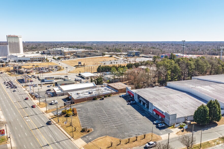 More Photos Of 3407 W Gate City Blvd, Greensboro Warehouse For Lease