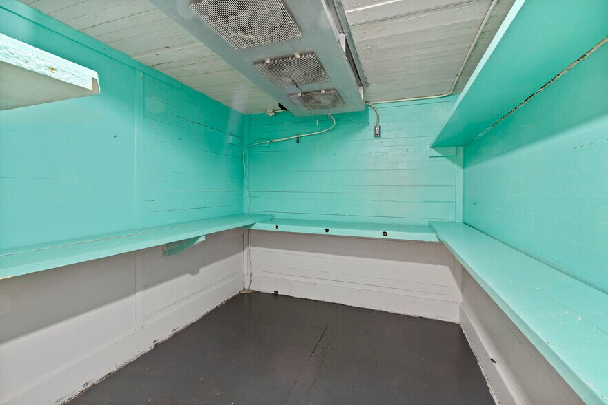 More Photos Of 1005 Main St, Buhl Storefront Retail Residential For Sale