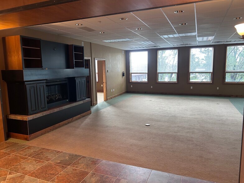 More Photos Of 1404 Hawk Pky, Montrose Medical For Lease