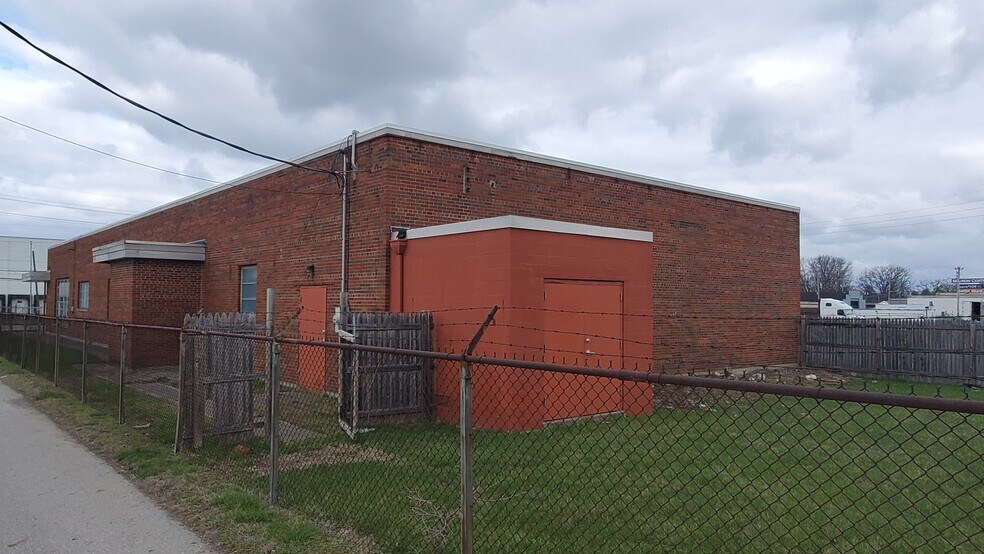 More Photos Of 2200 Lockbourne Rd, Columbus Manufacturing For Lease