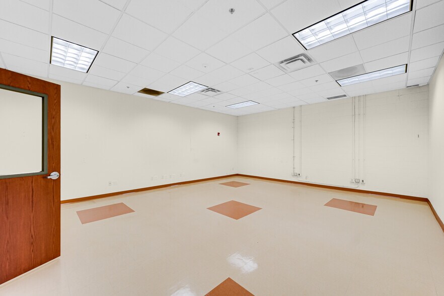 More Photos Of 721 E 112th St, Chicago Flex For Lease