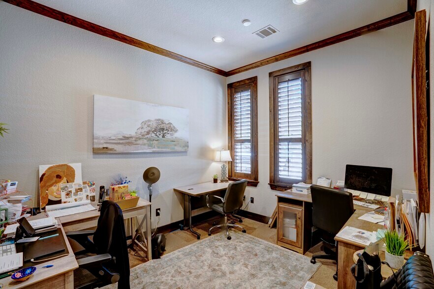 More Photos Of 9125 Belshire Dr, North Richland Hills Office For Lease