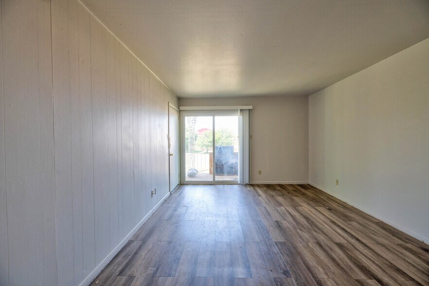 More Photos Of 2500 W 26th St, Plainview Apartments For Sale