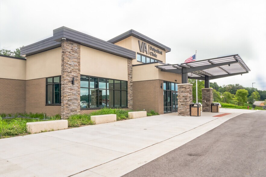More Photos Of 1106 Military Blvd, Decorah Office For Sale