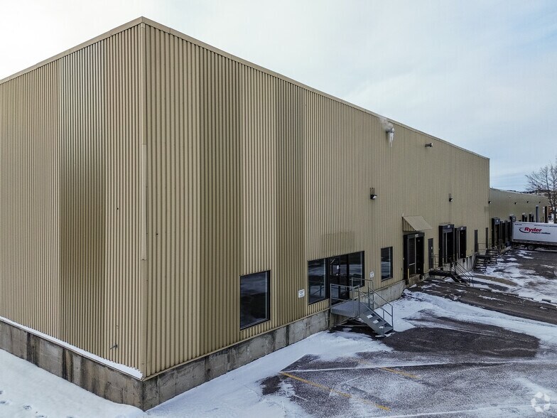 More Photos Of 830 Av Godin, Québec Distribution For Sale