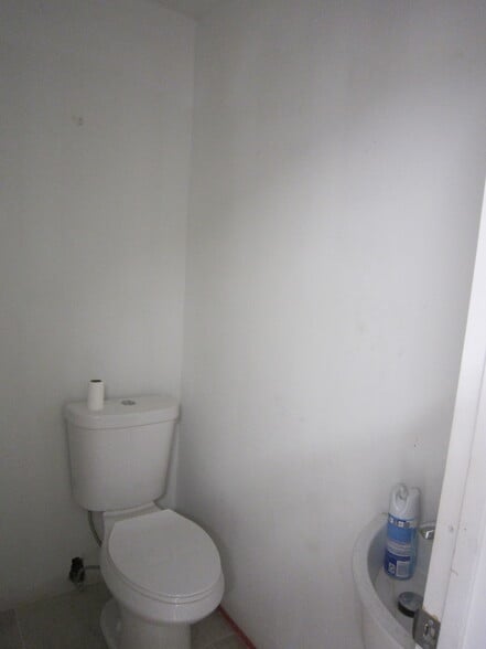 More Photos Of 11 Quassaick Ave, New Windsor Township Storefront For Sale