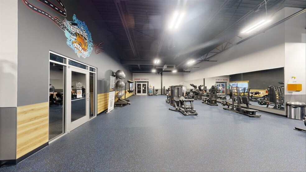 More Photos Of 14450 Mundy Dr, Noblesville Storefront For Sale