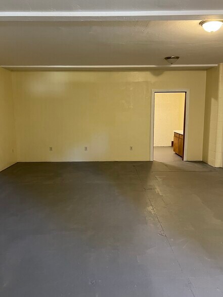 More Photos Of 48017 Highway 58, Oakridge Storefront For Sale