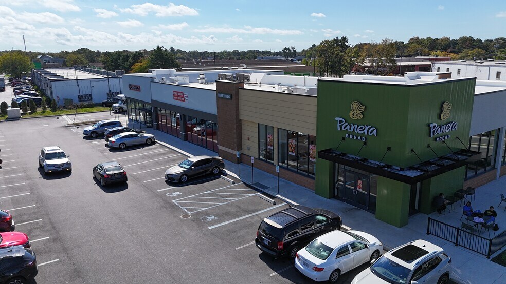 More Photos Of 1900 Veterans Memorial Hwy, Islandia General Retail For Lease