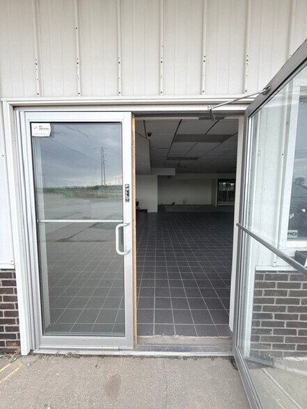 More Photos Of 3153 Joliet Ave, Missouri Valley Convenience Store For Sale
