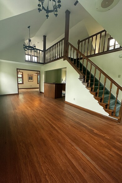 Primary Photo Of 7864 Mayfield Rd, Chesterland Office For Sale